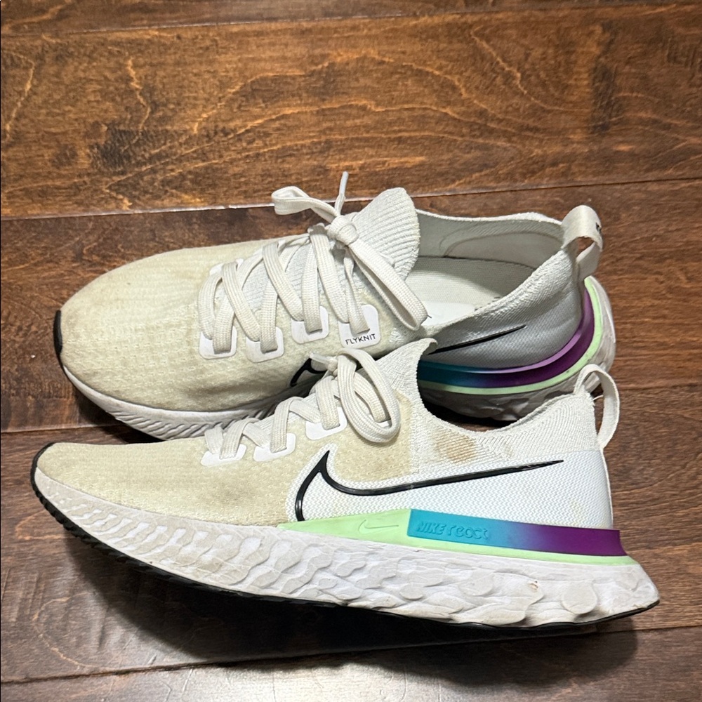 Nike react White and Green Athletic Sneakers